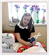 Юлия за созданием кукол ручной работы в Харькове